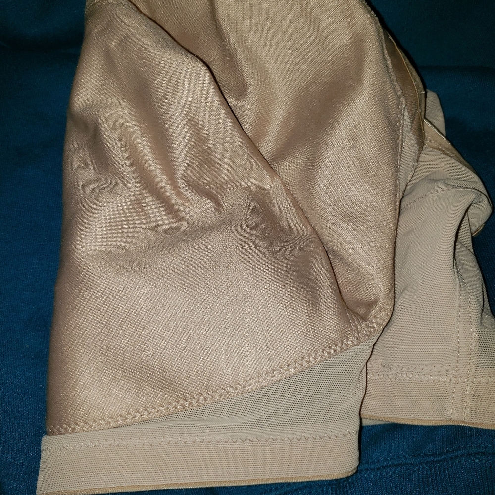 EUC - GLAMORISE FRONT HOOK POSTURE BRA